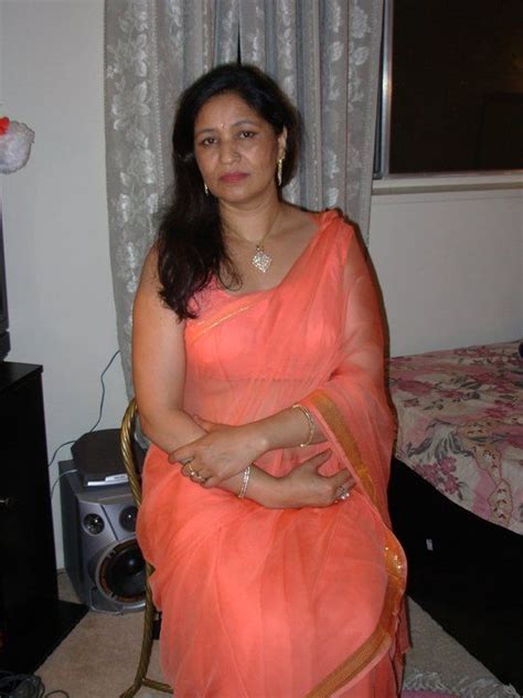 Hot Indian MILF Nude Porn Pics